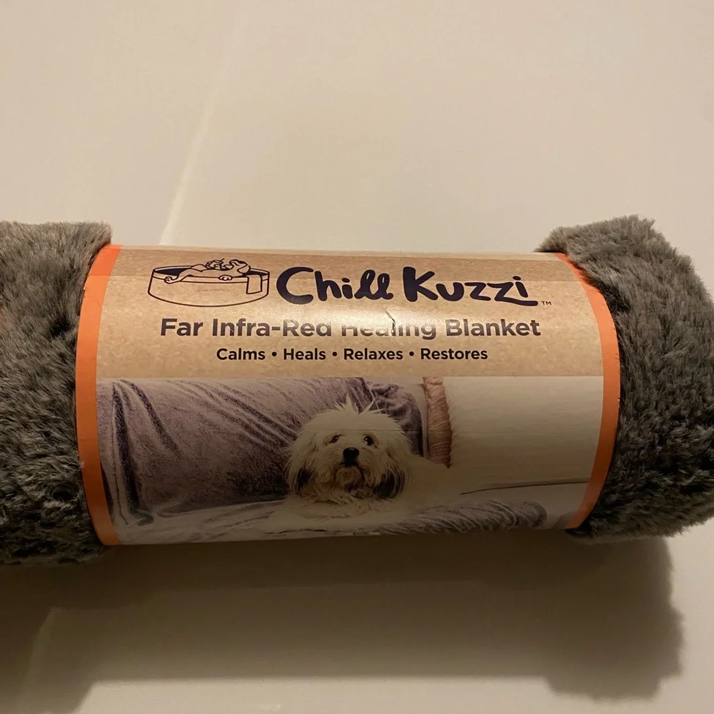 Cozy Gray Dog Blanket chill kuzi with FIR therapy cat pet brand new
